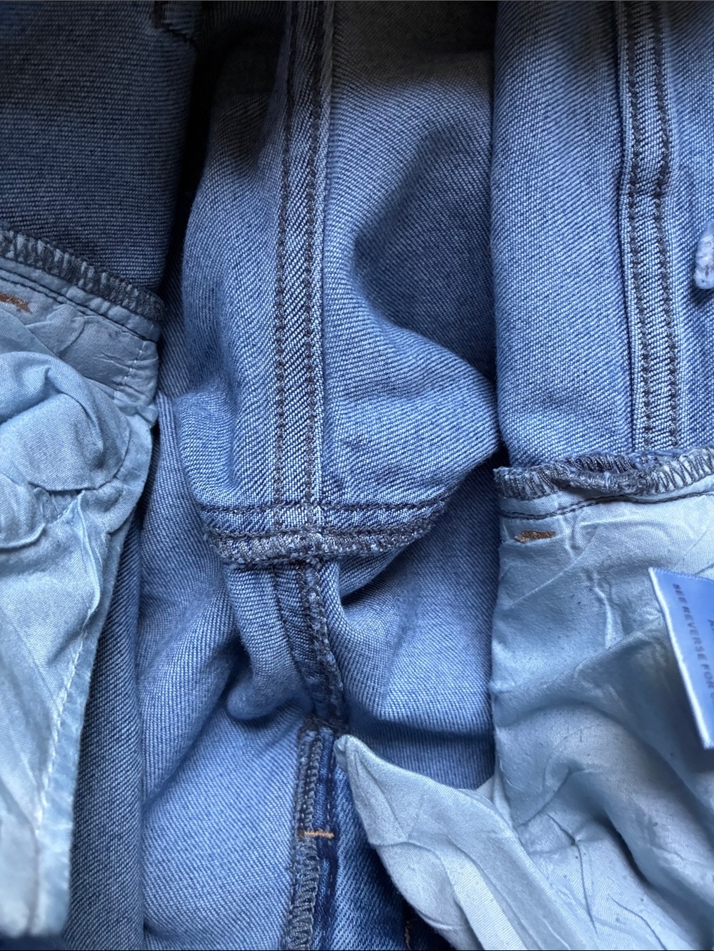 Vervet 31 Women's Distressed Blue Jeans - Picture 6 of 9